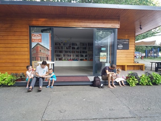 Program „Lice umetnika“ i razgovor sa pesnikinjom Anastasijom Šćepanović večeras u Biblioteci na Štrandu