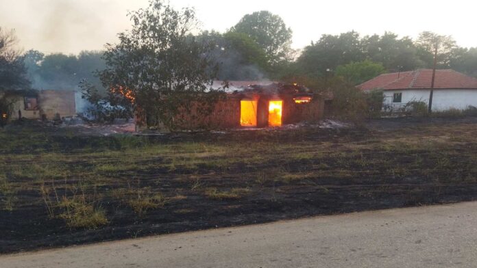 Prokuplje deli 13.000 crepova domaćinstvima iz Žitnog Potoka čije su kuće oštećene u požarima