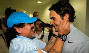 Promenio tabor: Nekada je Maradona navijao za Đokovića, sada za Federera... Šta se dogodilo? (FOTO)