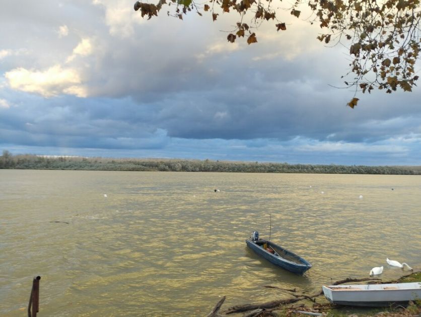 Na snazi narandžasti meteo-alarm - grmljavine i olujni vetar širom Srbije
