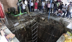 Pronađeno 35 tela posle urušavanja bunara u hramu u Indiji
