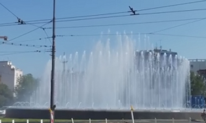 Propevala fontana na Slaviji: Građani uživali u hitovima ovih pevača! (VIDEO)