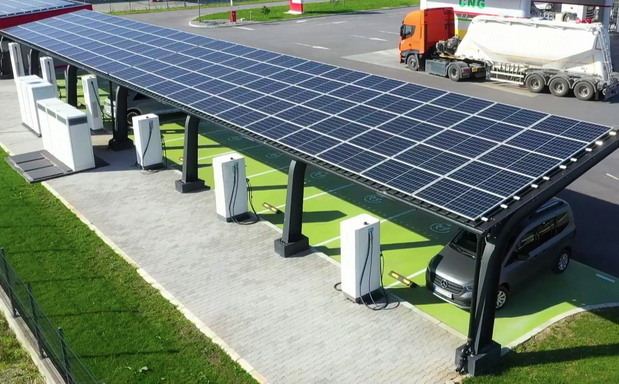 Propulzija solarne auto-nadstrešnice: Kako napraviti profitni parking centar od energije dostupne svima