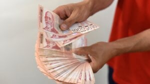 Prosečna plata u martu oko 108.000 dinara, medijalna ispod 82.000