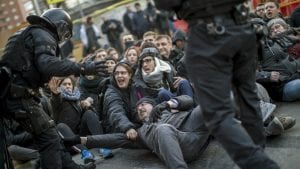 Proseparatistički demonstranti sukobili se sa policijom u Kataloniji