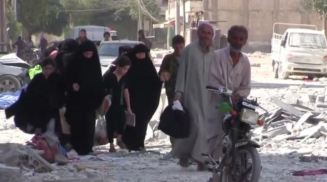 Proterani džihadisti, slavlje u uništenom gradu / VIDEO