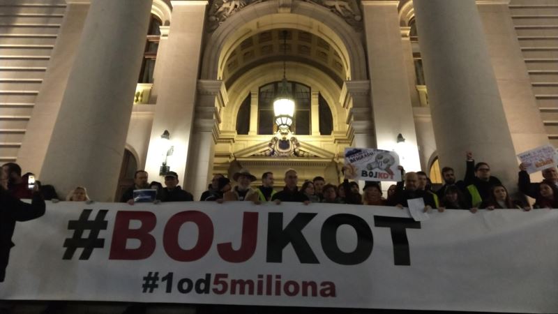 Protest 1 od 5 miliona: Govornici prekidani uzvicima Bojkot i Ua