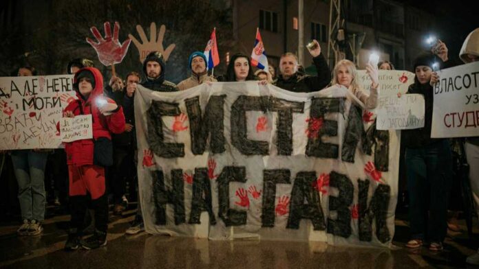 Protest „Nećete nas slomiti“ u Vlasotincu – studenti traže ostavku predsednika