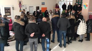 Protest U novopazarskoj Š „Avdo Međedović“, novom direktoru sprečen ulazak