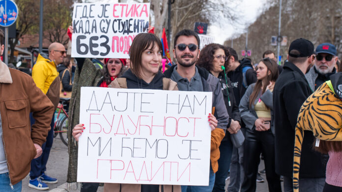 Protest „Vostani Serbije“ danas u 32 grada, od toga 9 na jugu