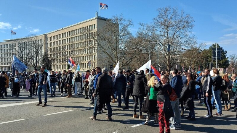 Završena protestna blokada ekoloških organizacija kod Palate Srbija