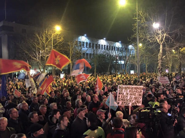 Protest ispred Skupštine Crne Gore zbog hapšenja Medojevića