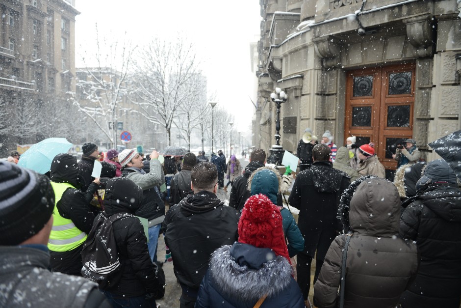 Protest ispred Vlade: Mame su ljute (FOTO)