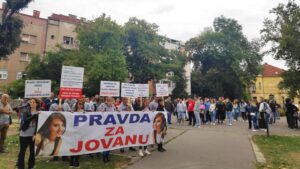 Protest ispred niškog Suda: Porodica nastradale devojke kod Bulevarske pijace traži sudski epilog i maksimalnu kaznu