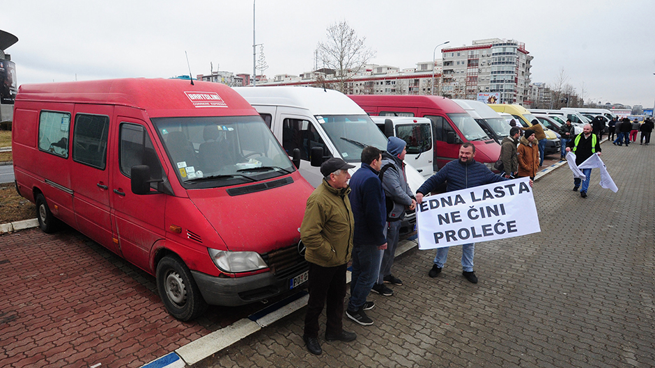 Protest kombi prevoznika: Država nam uskraćuje pravo na rad