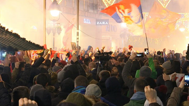 Protest navijača Crvene zvezde ispred crnogorske ambasade