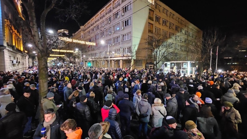 Protest opozicije ispred RIK-a, Tepić: Sada ceo svet zna da smo uhvatili lopova u krađi