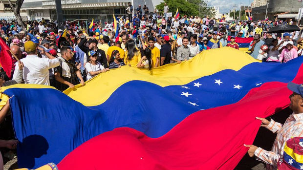 Protest opozicije u Karakasu, pristalice Madura održale kontramiting 