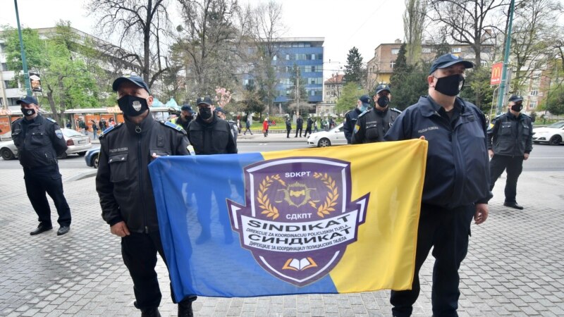 Protest policajaca ispred Predsjedništva BiH, traže povećanje plaća