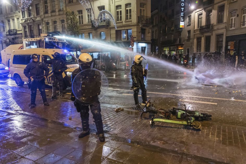Protest policajaca u Briselu zbog nasilja nad njima