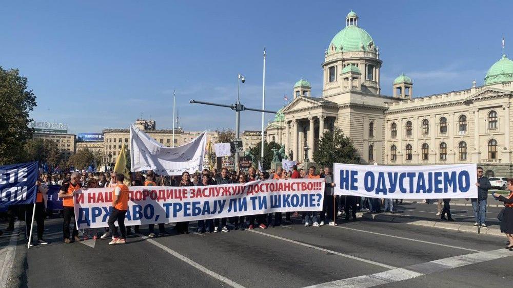 Protest prosvetara ispred Skupštine Srbije i štrajk u školama, premijer poziva sindikate da prihvate ponudu vlade