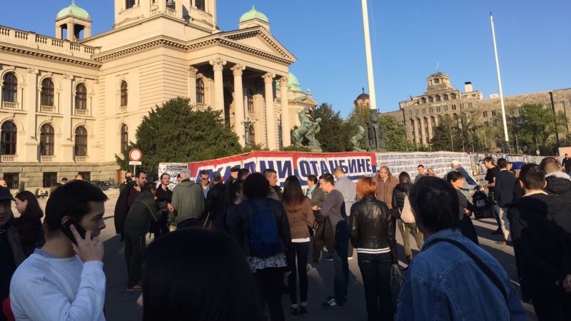 Protest u Beogradu: Dosta nam je Informera