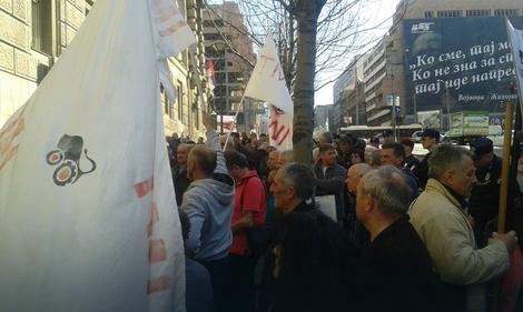 Protest radnika IKL-a i IMT-a ispred Vlade Srbije