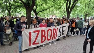 Protest studenata ispred Višeg tužilaštva u Novom Sadu zbog uhapšenih aktivista: Žandarmerija čuva zgradu