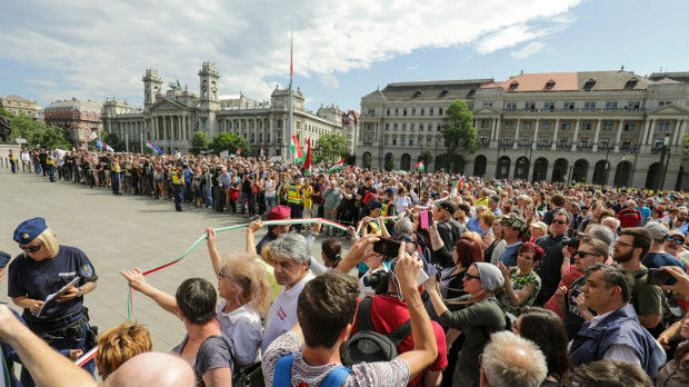 Protest tokom konstitutivne sednice mađarskog parlamenta