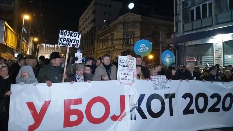 Protest u Beogradu: Ispred RIK-a građani glasali za bojkot