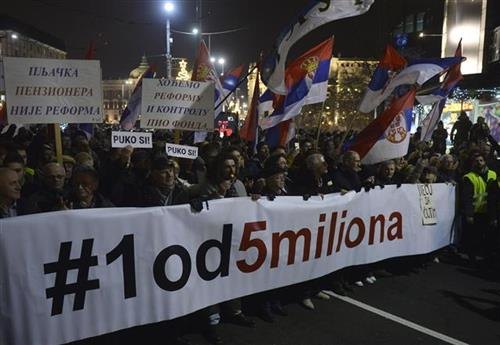 Protest u Beogradu: Ostavke državnog vrha do 13. aprila ili dolazi cela Srbija