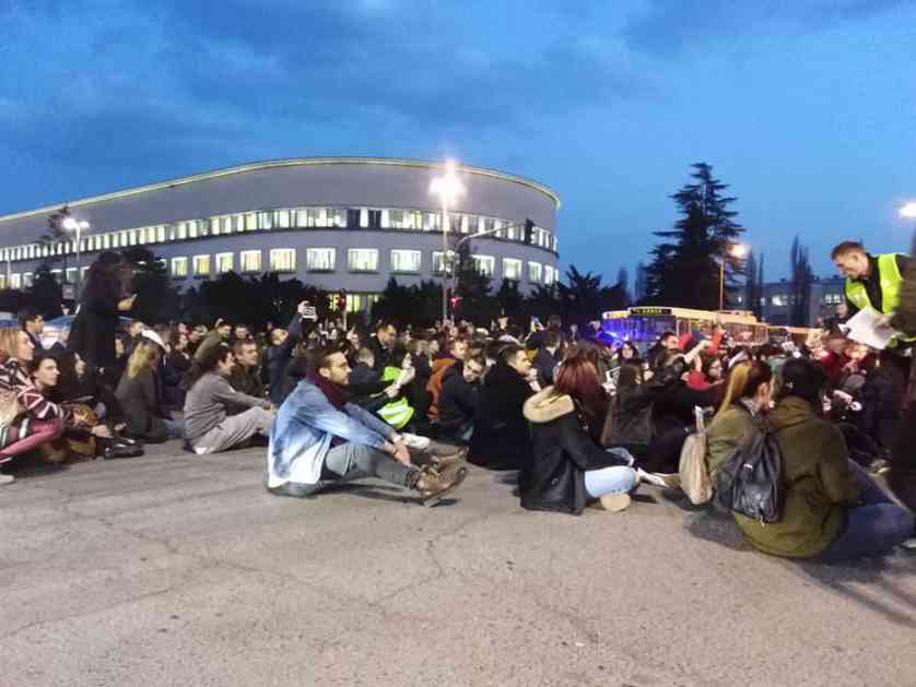 Protest u Novom Sadu: Trifunović izvređao Čanka, ligaši napustili skup