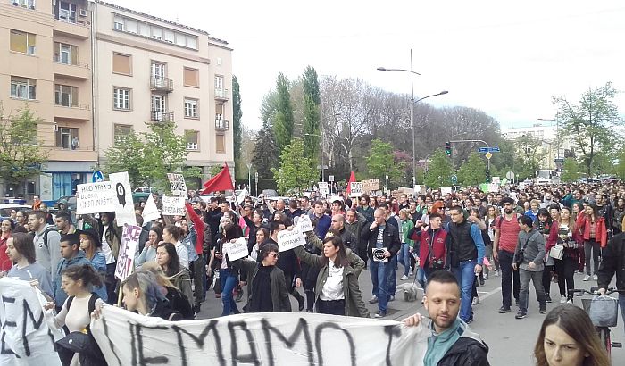 Protest u Novom Sadu počeo uz manje incidente