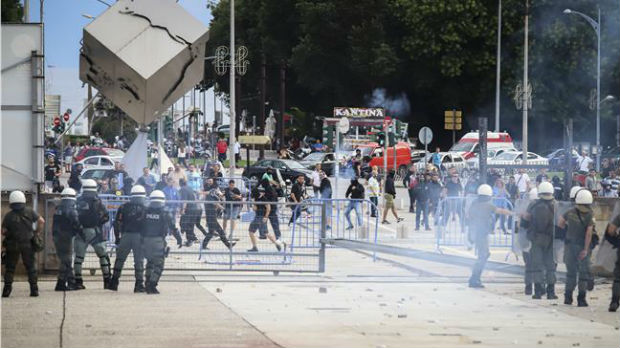 Protest u Solunu, policija ispalila suzavac i šok bombe