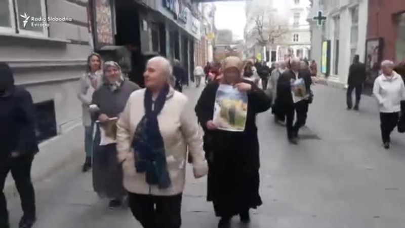 Protest zbog Nobela Handkeu ispred Ambasade Švedske u Sarajevu