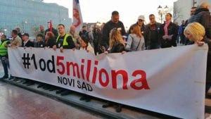 Protesti „1 od 5 miliona“ i večeras u više gradova i opština Srbije (FOTO, VIDEO)