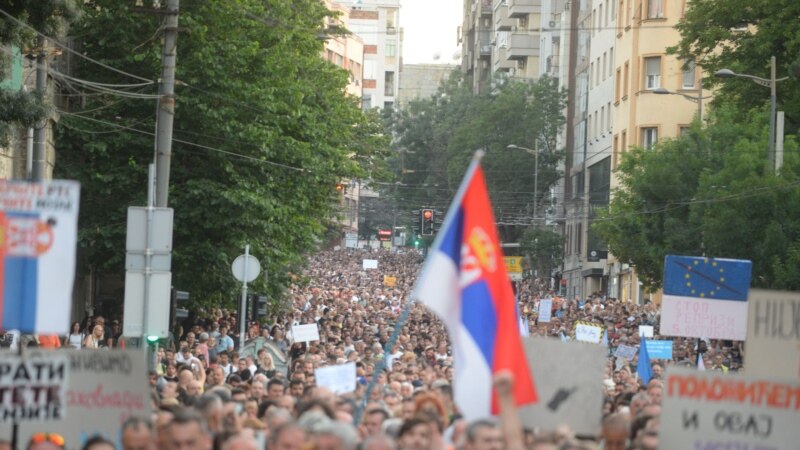 Protesti Srbija protiv nasilja ušli u drugi mesec