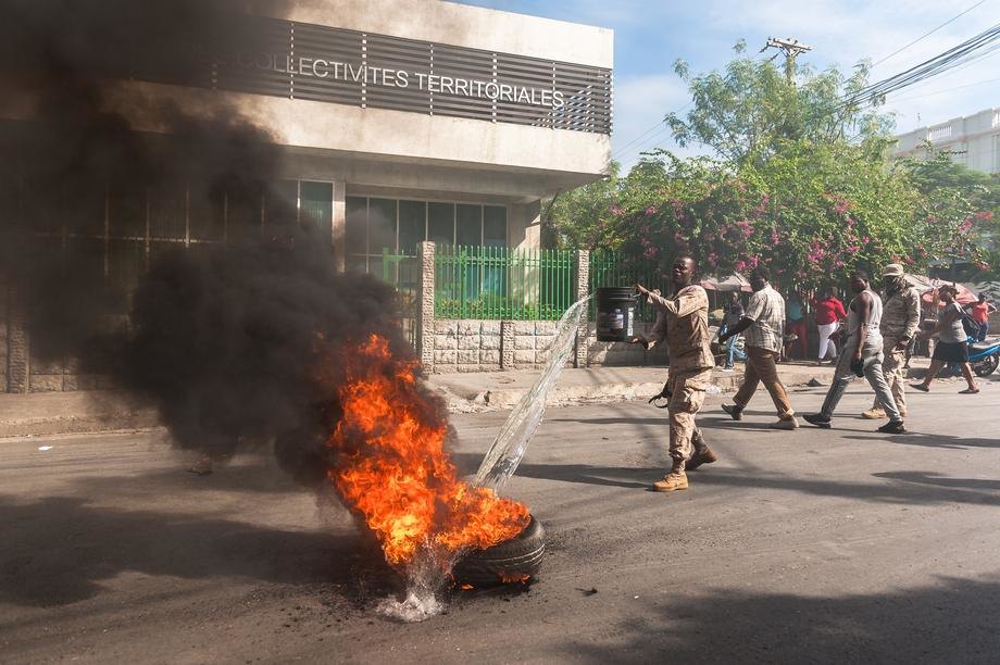 Protesti na Haitiju, policija suzavcem rasterala demonstrante