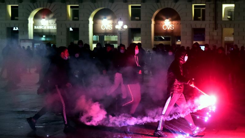 Protesti širom Italije zbog pooštravanja mera protiv širenja korona virusa