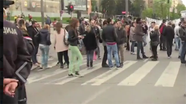 Protesti širom Srbije: Hiljade šetale ulicama FOTO