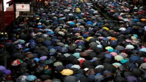 Protesti u Hongkongu: Više od 100.000 ljudi mirno izašlo na ulice