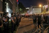 Protesti u Ljubljani: Bilo 8.000 ljudi, gađali policiju flašama i granitnim kockama VIDEO/FOTO