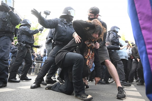Protesti u Nemačkoj: U Lajpcigu povređeno 50 policajaca i više demonstranata