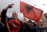 Protesti u Prištini: Desetine hiljada ljudi na ulicama; Najveći skup još od rata FOTO