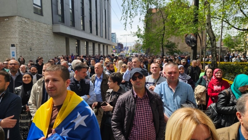 Razilaze se okupljeni na protestu u Sarajevu nakon što je potvrđena Vlada FBiH