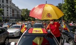Protesti u Španiji zbog mera protiv korona virusa: Desničari u koloni vozila traže ostavke Vlade (FOTO)