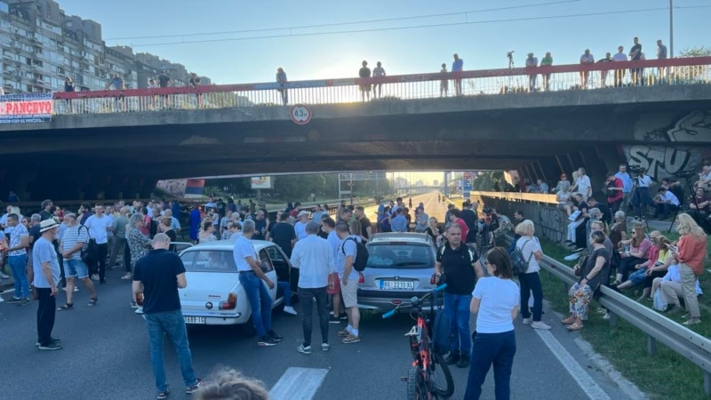 Protestna vožnja autoputem i blokada saobraćaja kod Sava centra