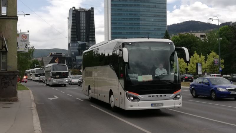 Protestna vožnja praznih autobusa kroz Sarajevo