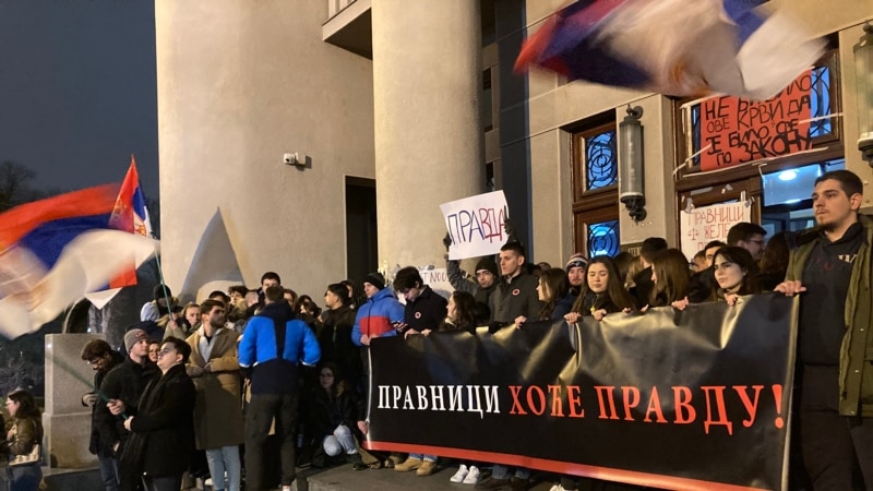 Protestnom šetnjom u Beogradu studenti Pravnog fakulteta obeležili godišnjicu početka blokada