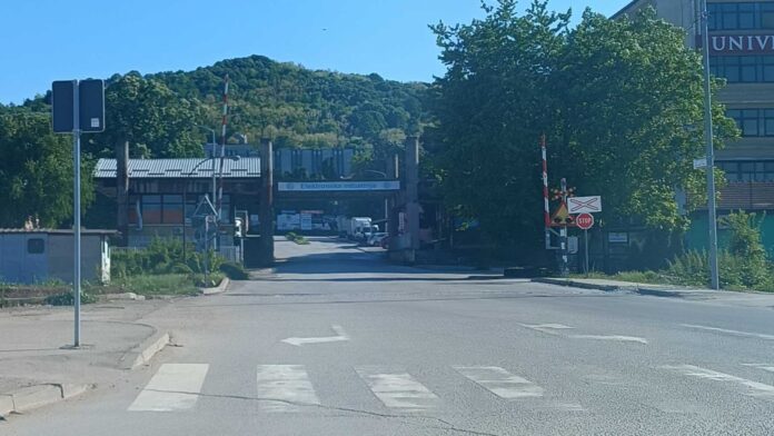 Prskanje protiv ambrozije kod Elektronske industrije i Niške Banje